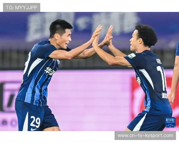 贺惯离门2米踢飞！武汉三镇遭炮轰：没魂了，真是脸都不要了